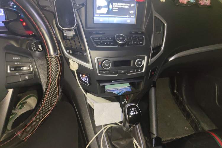 Used Dongfeng Aeolus AX7 2016 1.4T Manual Zhuyue Model
