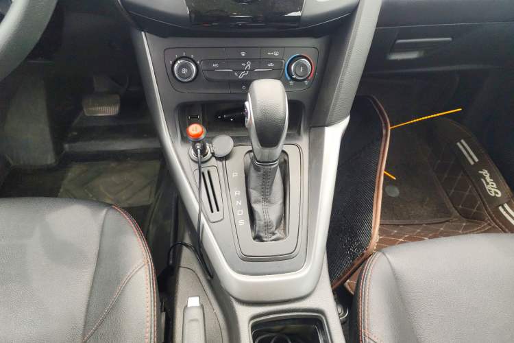 Used Ford Focus 2017 Hatchback 1.6L Automatic Comfort Plus SmartDrive Edition Gear Lever