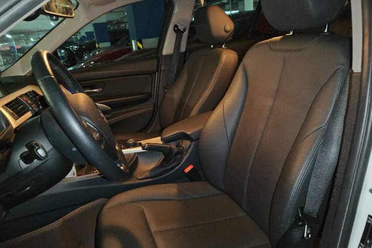 Used BMW 3 Series 2015 320i Luxury Line Stylish Edition