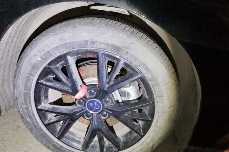 Used BYD Han 2024 DM-i Glory Edition 121KM Prestige Model Right Front Wheel Hub