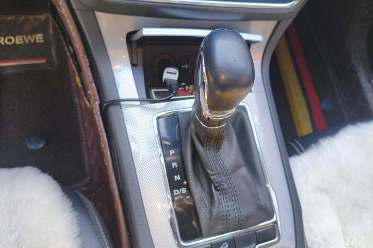 Used Roewe RX5 2016 20T Two-Wheel Drive Automatic Internet Smart Edition
