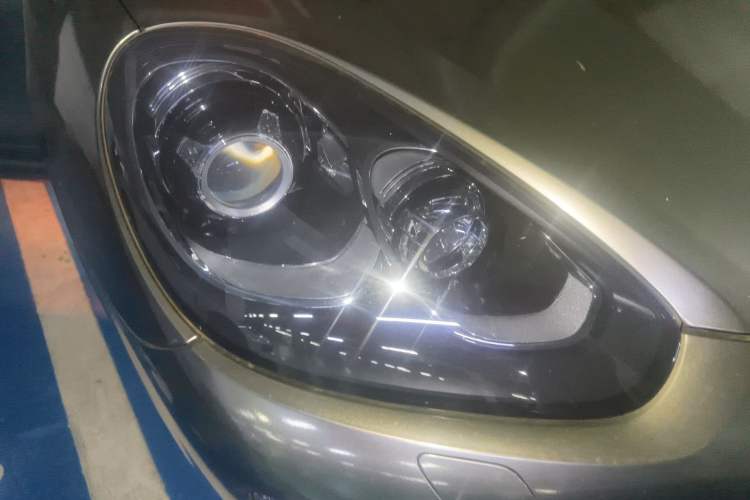 Used Porsche Cayenne 2016 Cayenne Platinum Edition 3.0T Right Front Headlight