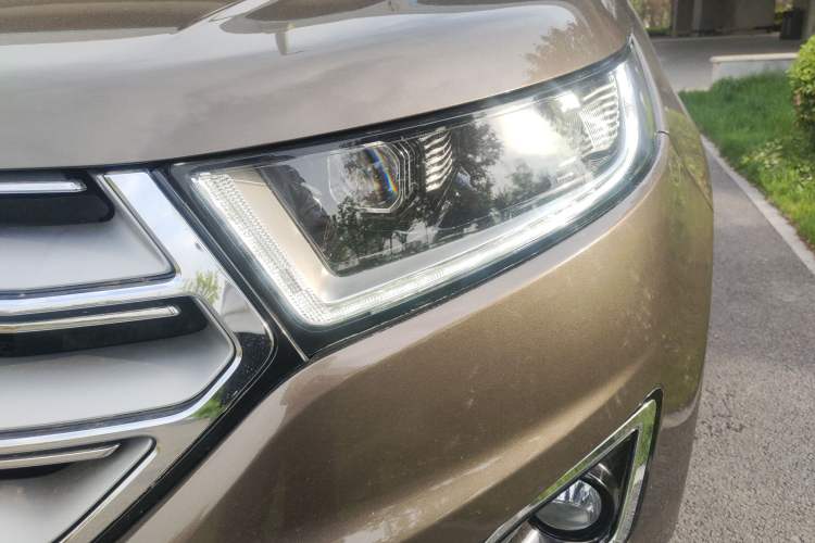 Used Ford Edge 2017 EcoBoost 245 Two-Wheel-Drive Sporty 7-Seater Left Front Headlight