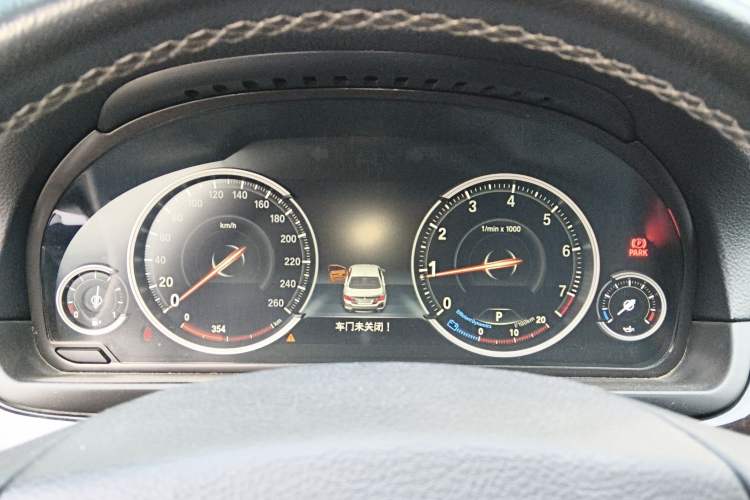 Used BMW 5 Series 2014 525Li Leading Model
