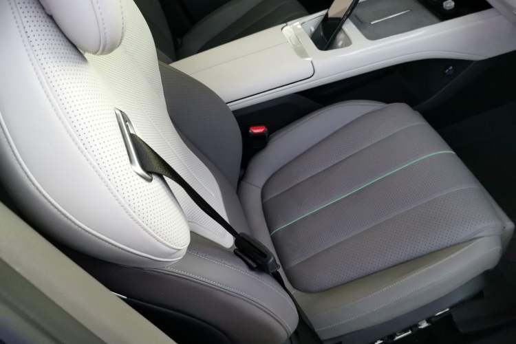 Used Deepal L07 2024 230Max Qiankun Intelligent Driving ADS SE Range-Extended Version
