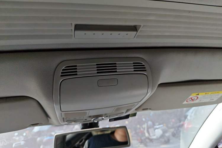 Used Volkswagen Magotan 2016 1.8TSI Luxury Comfort Model Headliner