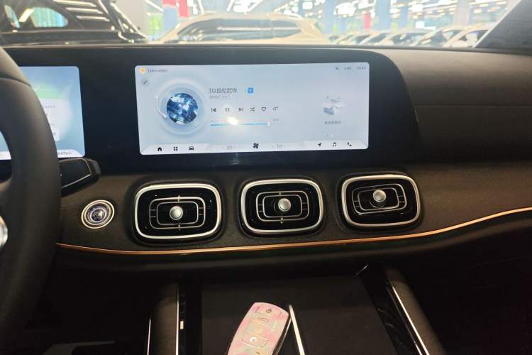 Used Chery Tiggo 9 2023 2.0T Dual-Clutch Two-Wheel Drive Luxury Edition 5 Seats Audio And AC Panel