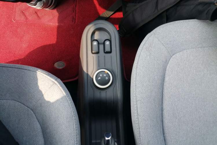 Used Wuling Hongguang MINIEV 2021 Macaron Fashion Model Lithium Iron Phosphate Gear Lever