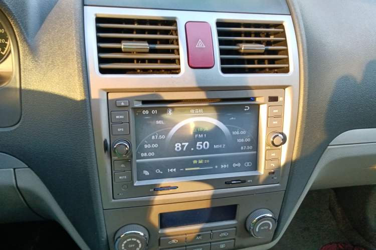 Used Geely Auto Classic Emgrand 2013 Sedan 1.8L Manual Elite CNG Model
