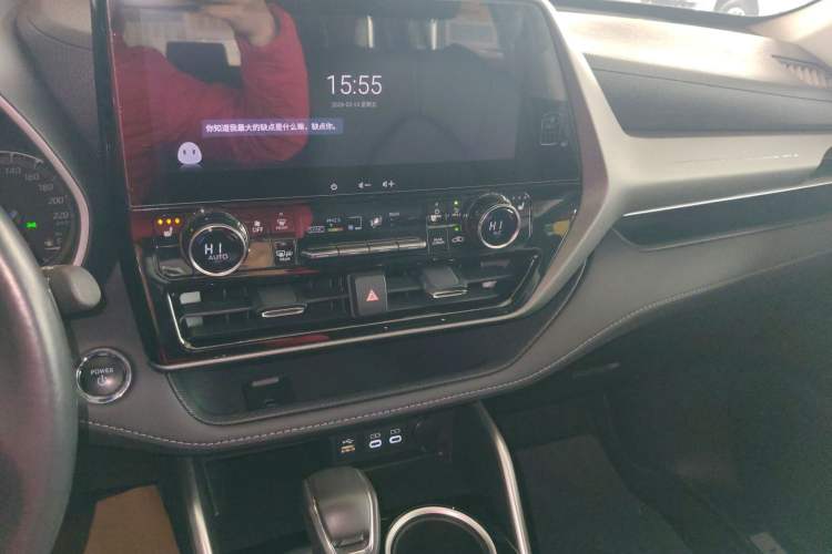 Used Toyota Highlander 2023 2.5L Smart Electric Hybrid Dual-Drive Prestige Version 7 Seats Audio And AC Panel