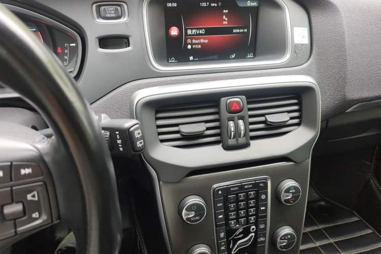 Used Volvo V40 2015 1.6T Zhiya Edition