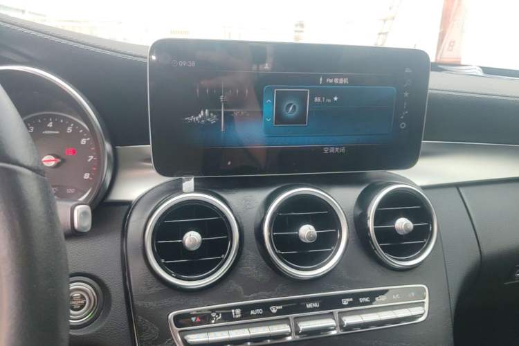 Used Mercedes-Benz C-Class 2019 C 180 L Fashion Edition Sport Version Audio And AC Panel