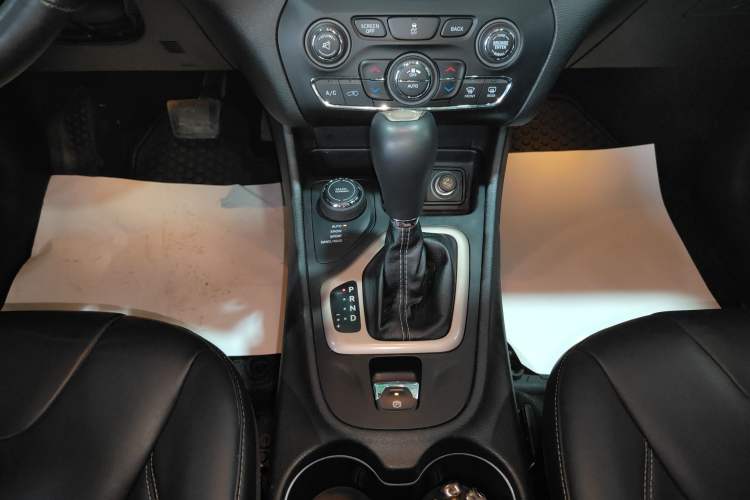 Used Jeep Cherokee 2014 2.4L Luxury Edition
