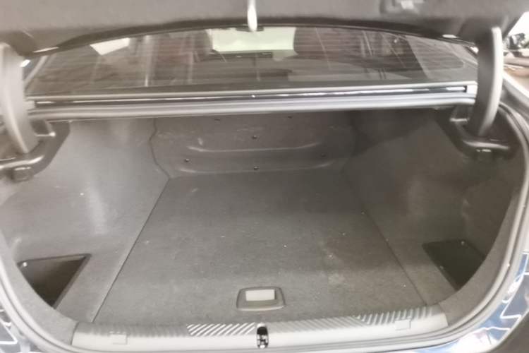 Used BMW i5 2024 eDrive 35L Luxury Package Trunk