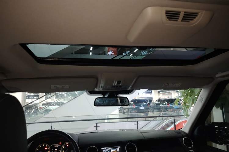 Used Land Rover Discovery 2016 3.0 SC Obsidian Black Heritage Edition SE