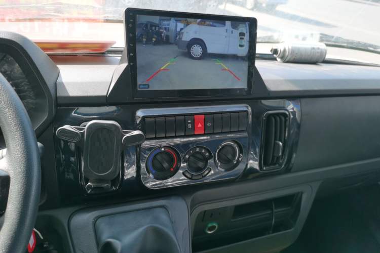 Used Iveco Daily 2023 2.8T V37 Van Long Wheelbase Mid-Roof Dual Tires Manual Doors 2-3 Seater