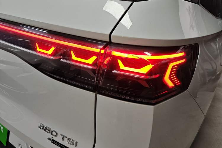 Used Volkswagen Tavendor 2023 380TSI All-Wheel Drive R-Line Journey Edition
