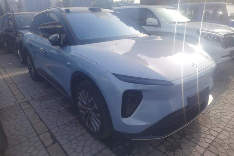 Used Nio ES6 2023 75 kWh Front Right 45 Deg