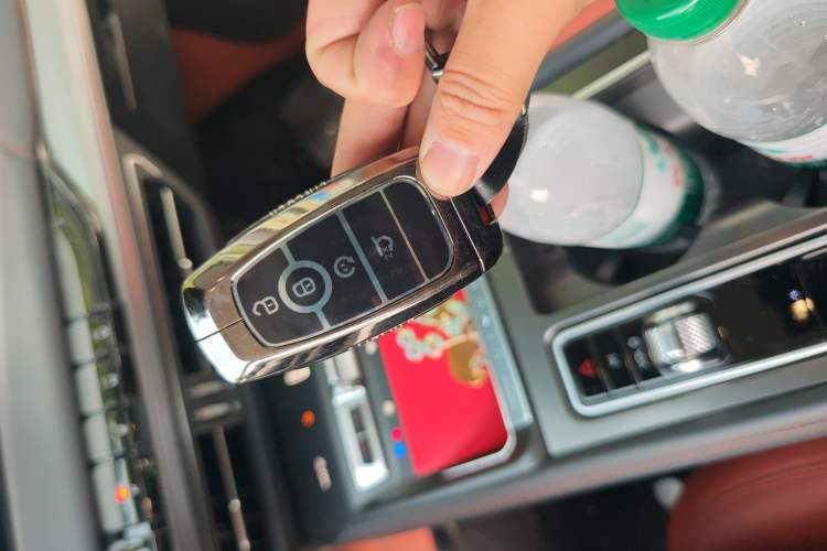 Used Lincoln Z 2025 2.0T Prestige Edition Vehicle Key