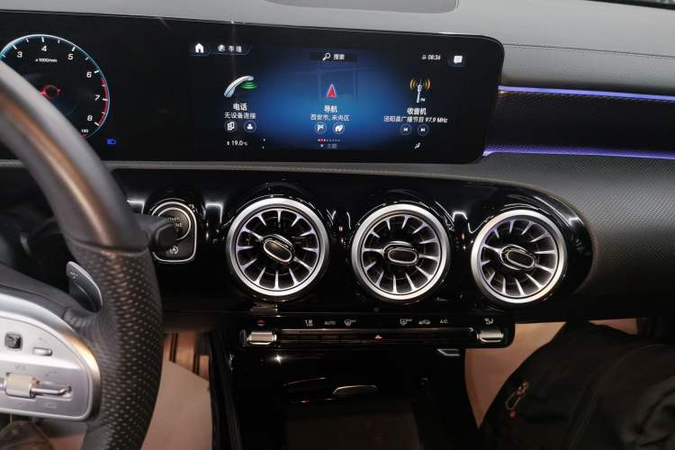 Used Mercedes-Benz A-Class 2022 Revised Version A 200 L Sport Sedan Fashionable Style
