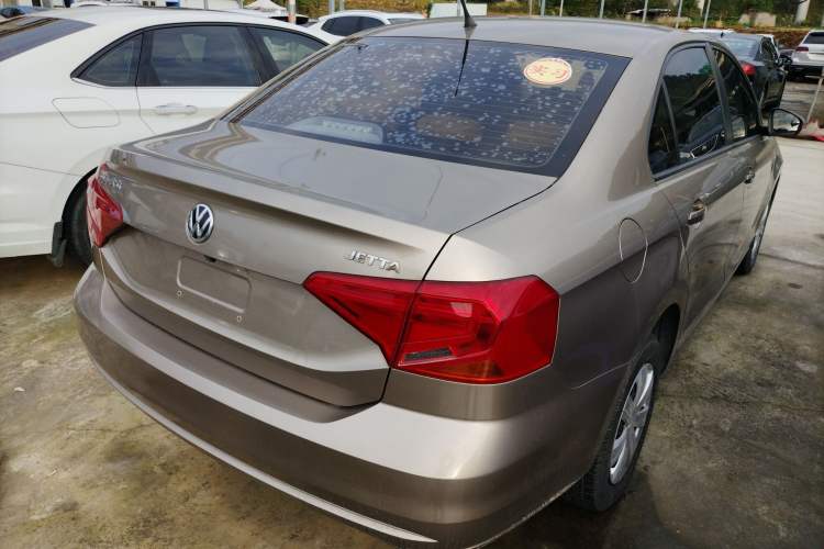 Used Volkswagen Jetta 2017 1.4L Manual Fashion Edition
