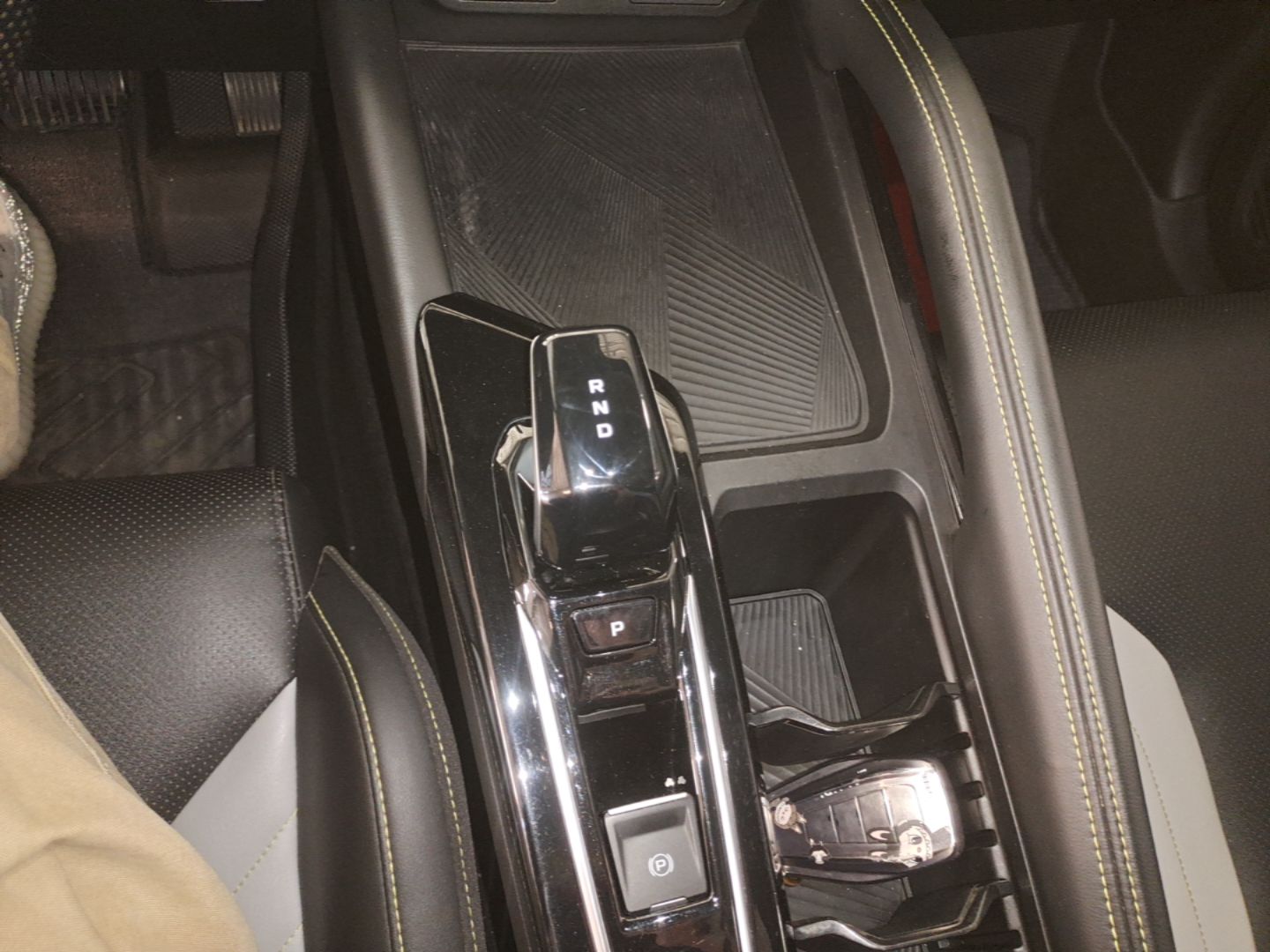 Geely Auto Coolray 2022 Bin Yue COOL 1.5TD DCT Ignite Edition — снимка 16