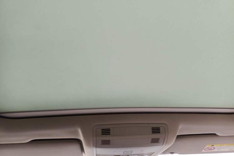 Used Volkswagen T-ROC 2018 230TSI DSG Two-Wheel Drive Advanced Version China VI Standard
