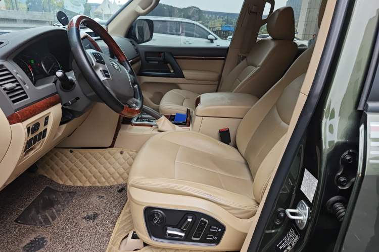 Used Toyota Land Cruiser 