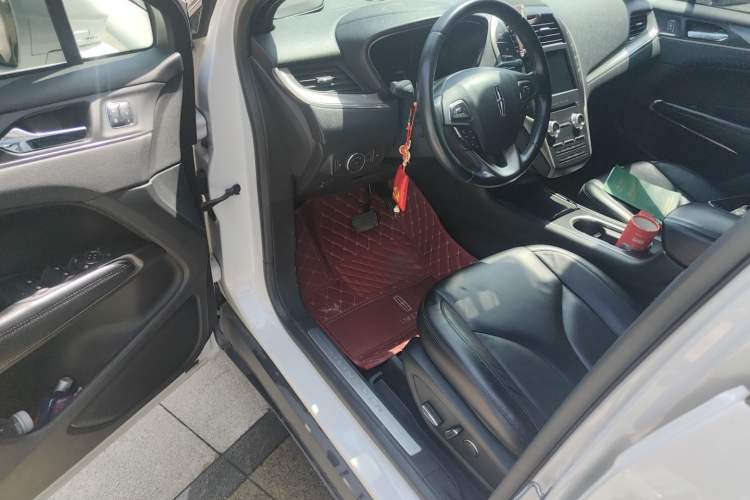 Used Lincoln MKC 2017 2.0T Two-Wheel Drive Deluxe Edition