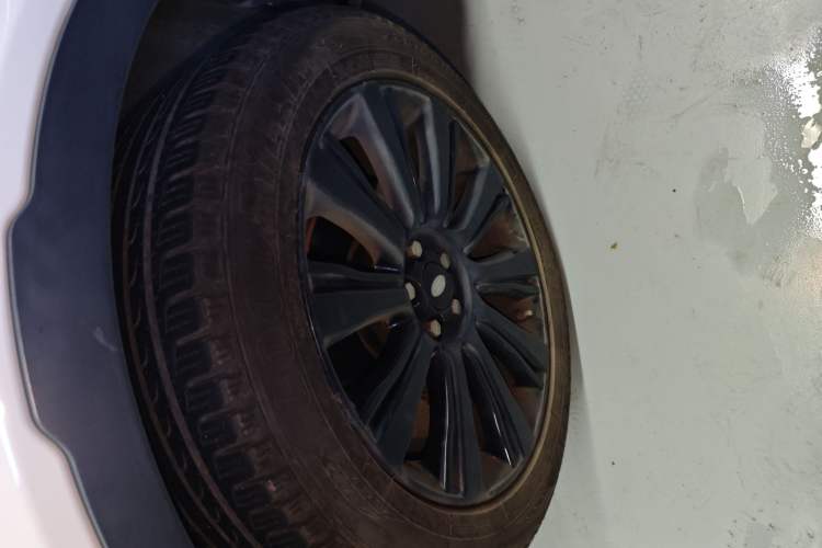 Used Land Rover Range Evoque 2018 240 PS SE Smart Brilliance Edition Left Front Wheel Hub