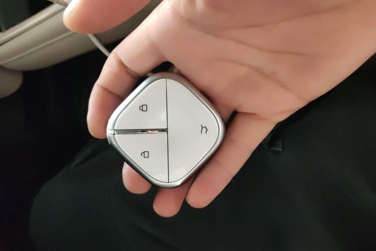 Used Wuling Bingo PLUS 2024 330 km Range Five-Seater Version Vehicle Key