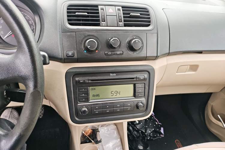 Used Skoda Fabia 2011 1.4L Manual Crystal Edition
