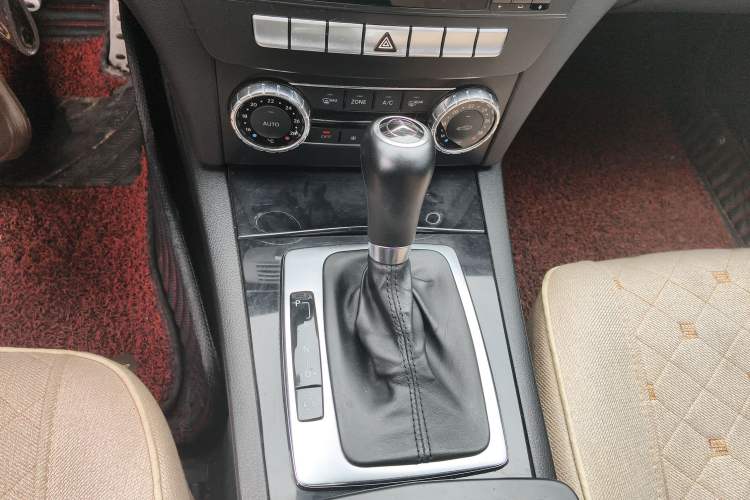 Used Mercedes-Benz C-Class 2010 C 180K Classic model