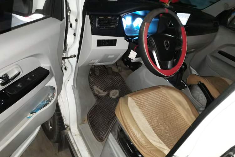 Used Jinbei New Hiace S 2023 1.5L Wealth Edition Passenger Van 5/6/7-Seater Non-Air-Conditioned Version SWC15M