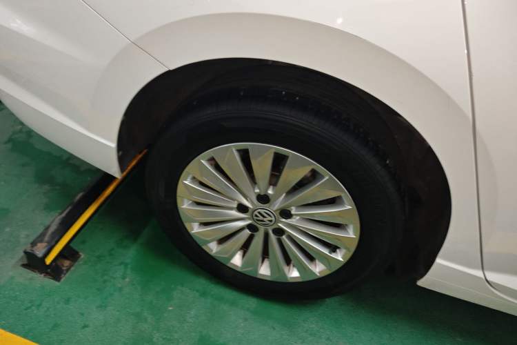 Used Volkswagen Lavida 2019 280TSI DSG Comfort Edition China VI standard Right Rear Wheel Hub