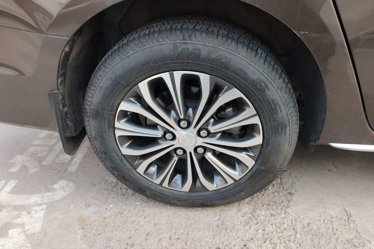 Used Buick GL8 2023 Land Executive Class Comfort Model
