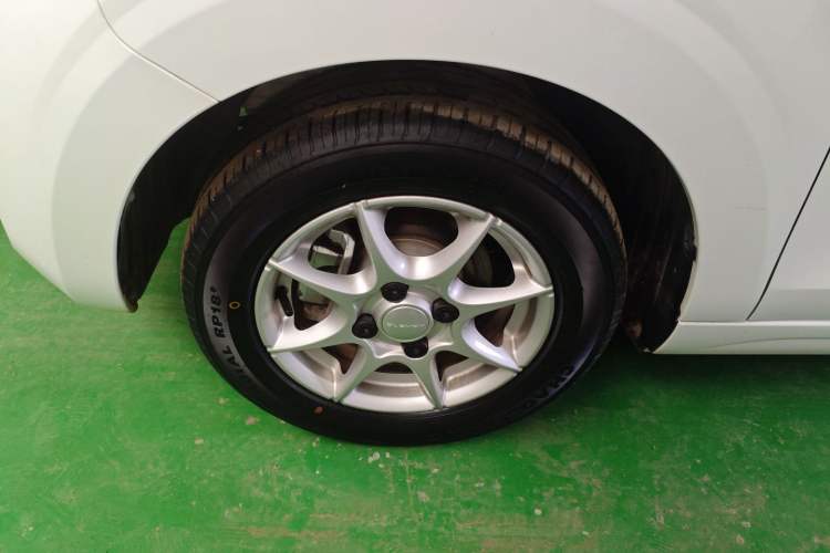 Used Roewe Clever 2022 311km QiQi BoBo Edition Left Front Wheel Hub