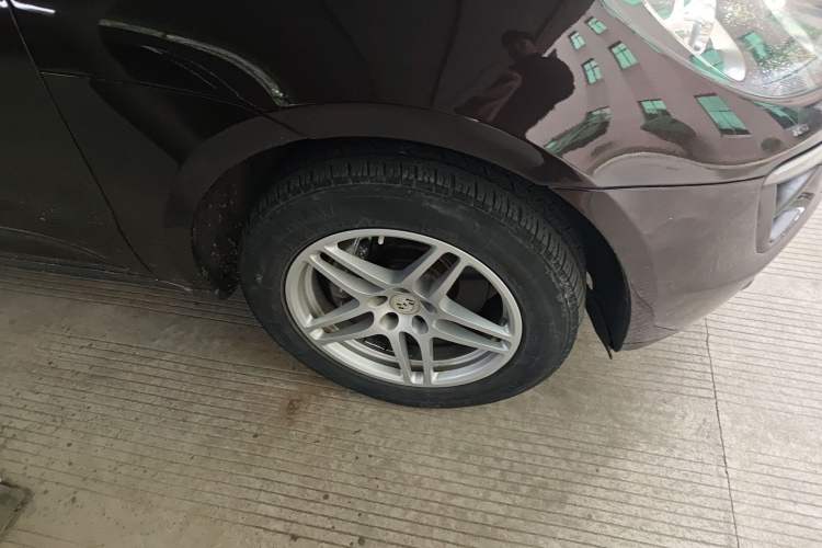 Used Porsche Macan 2017 Macan 2.0T Right Front Wheel Hub