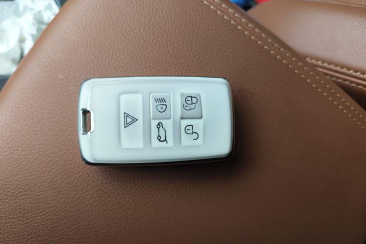 Used Jaguar F-PACE 2022 P250 R-Dynamic BLACK
