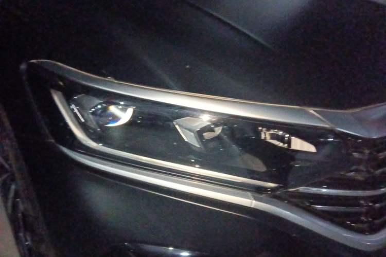 Used Volkswagen Passat 2022 330TSI Luxury Edition Right Front Headlight