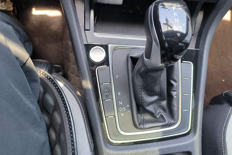 Used Volkswagen Golf 2016 1.4TSI Automatic R-Line