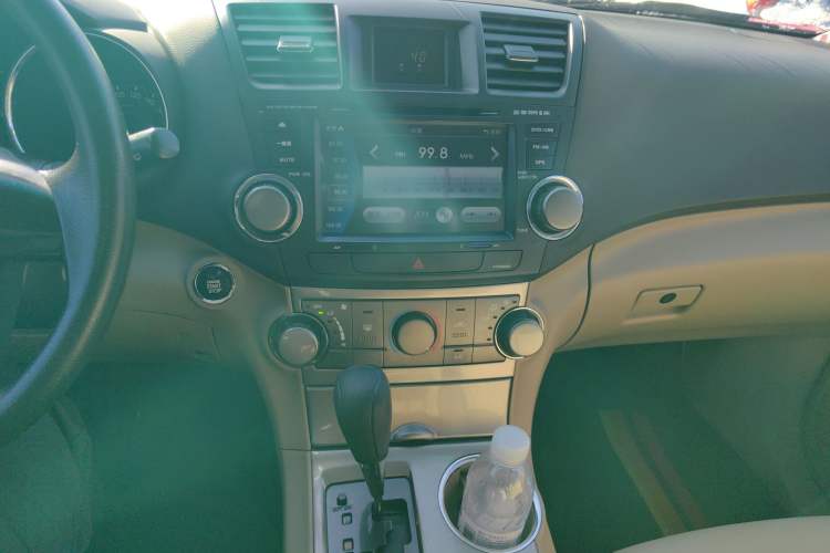 Used Toyota Highlander 2013 2.7L Two-Wheel Drive 5-Seater Purple Gold Edition
