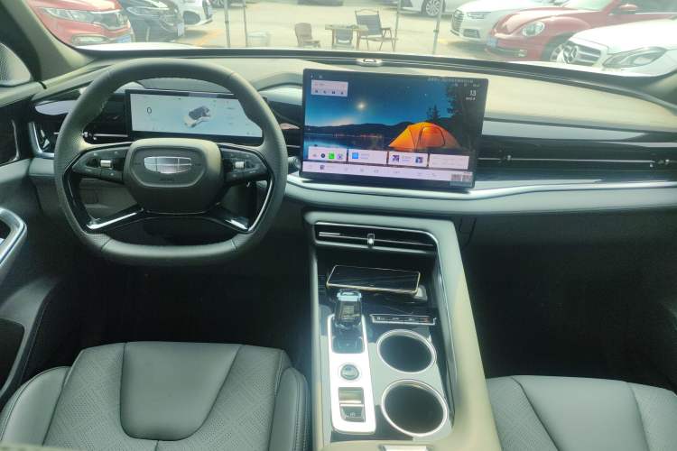 Used Geely Auto Emgrand X7 Sport 2026 Model 1.5TD Wonderful Center Console