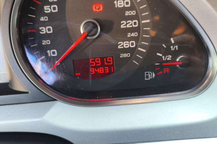 Used Audi A6L 2010 2.0 TFSI Automatic Standard Edition Odometer Close Up