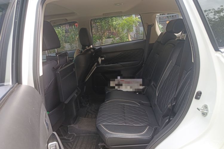 Used Mitsubishi Outlander 2020 2.4L 4x4 Zhi Xiang Edition 7-Seater
