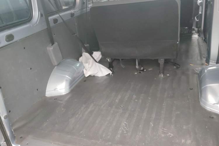 Used Wuling Yangguang 2024 300KM Comfort Version Passenger Van 75kW Trunk