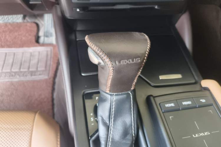 Used Lexus ES 2018 300h Premier Edition China VI Standard