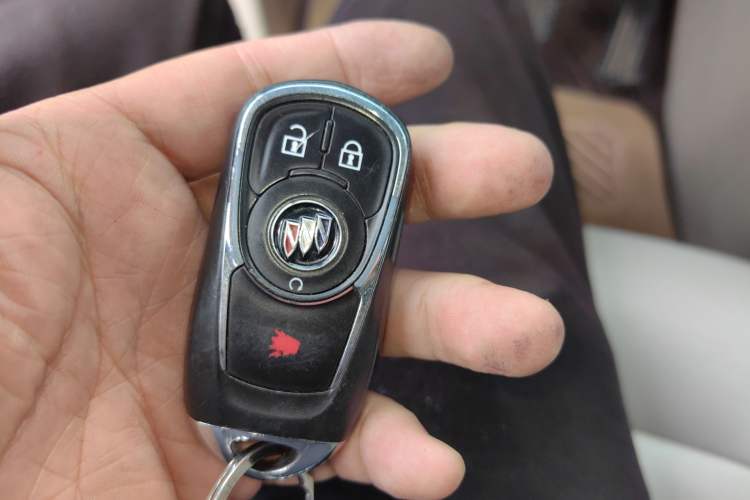 Used Buick GL8 2021 Land Cruiser Executive Class 652T Comfort Model Vehicle Key
