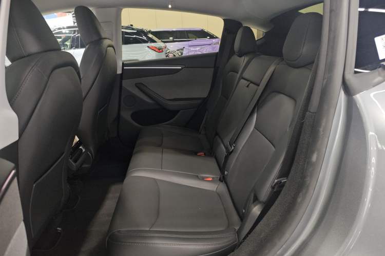 Used Tesla Model Y 2025 Rear-Wheel-Drive Version
