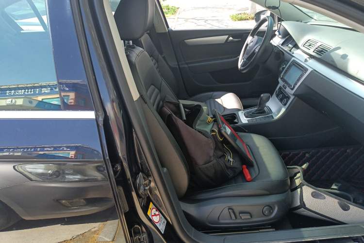 Used Volkswagen Magotan 2013 1.8TSI Premier Model Right Front Seat